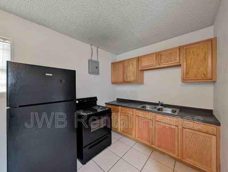 1943 Hardee Street - Photo 2 of 8