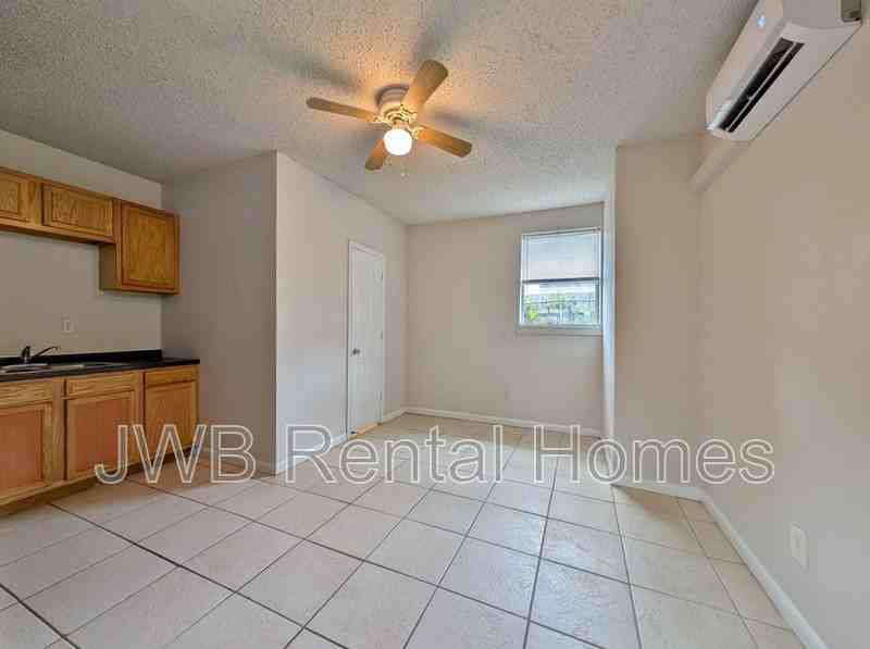 1943 Hardee Street - Photo 3 of 8