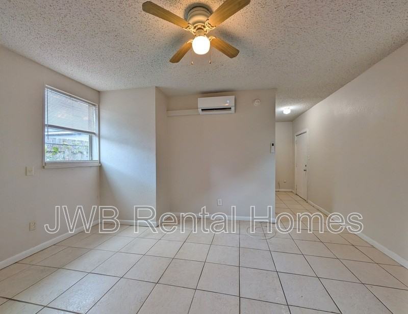 1943 Hardee Street - Photo 4 of 8