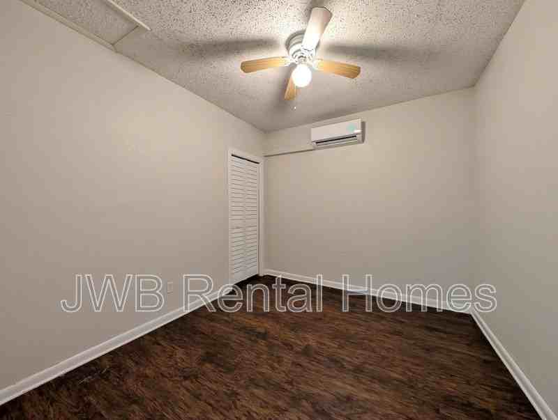 1943 Hardee Street - Photo 5 of 8