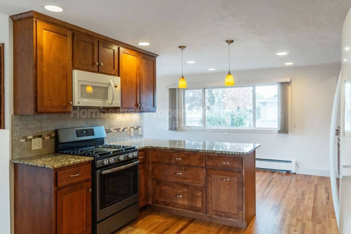 1003 West Eastmont Way - Photo 2 of 10