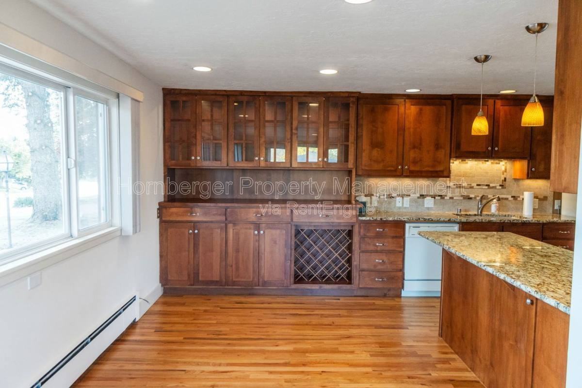 1003 West Eastmont Way - Photo 3 of 10