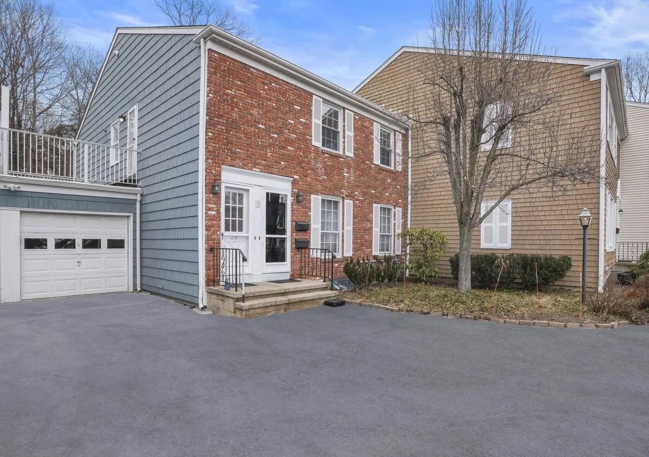 102 Valley Rd - Photo 2 of 22