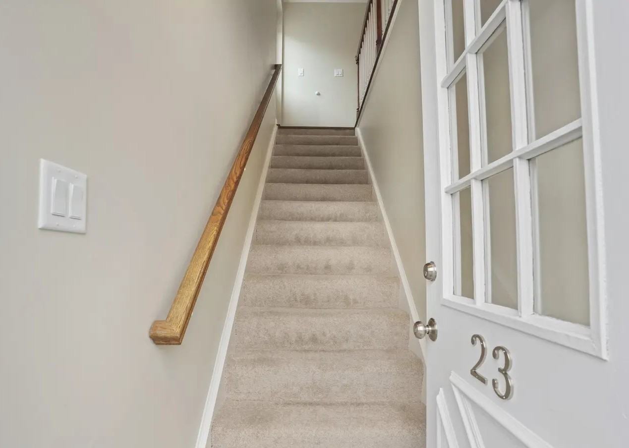 102 Valley Rd - Photo 3 of 22
