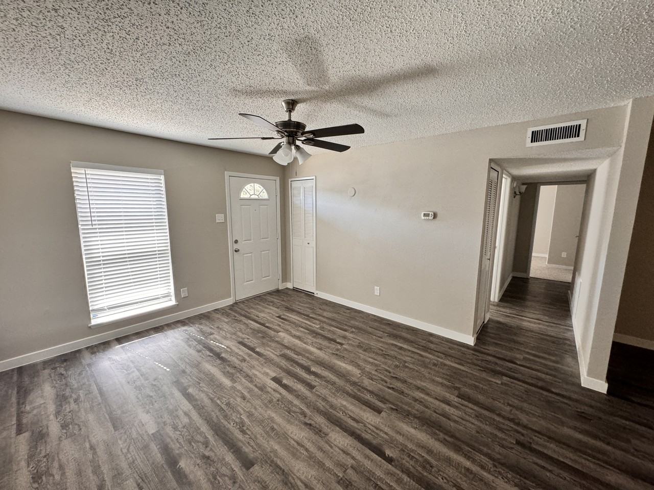 802 Las Palmas Dr - Photo 3 of 22