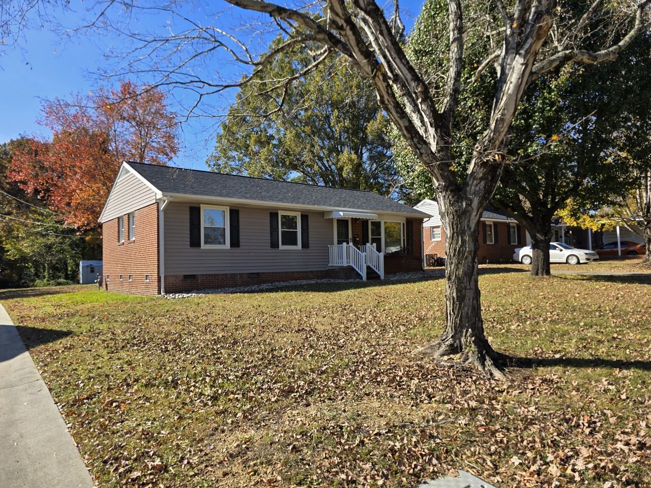 404 Oakgrove Dr - Photo 2 of 15