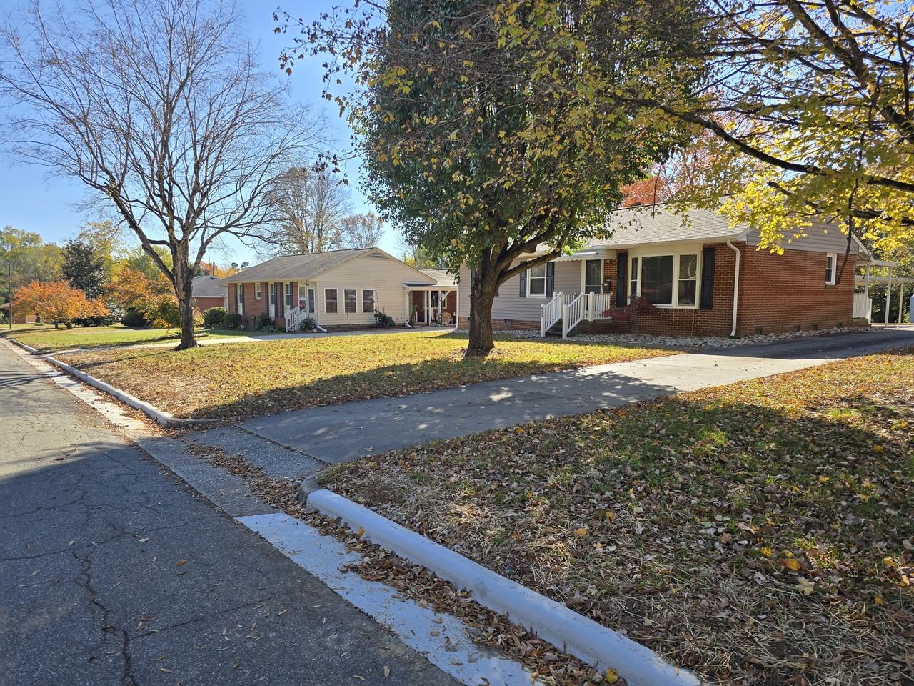 404 Oakgrove Dr - Photo 4 of 15