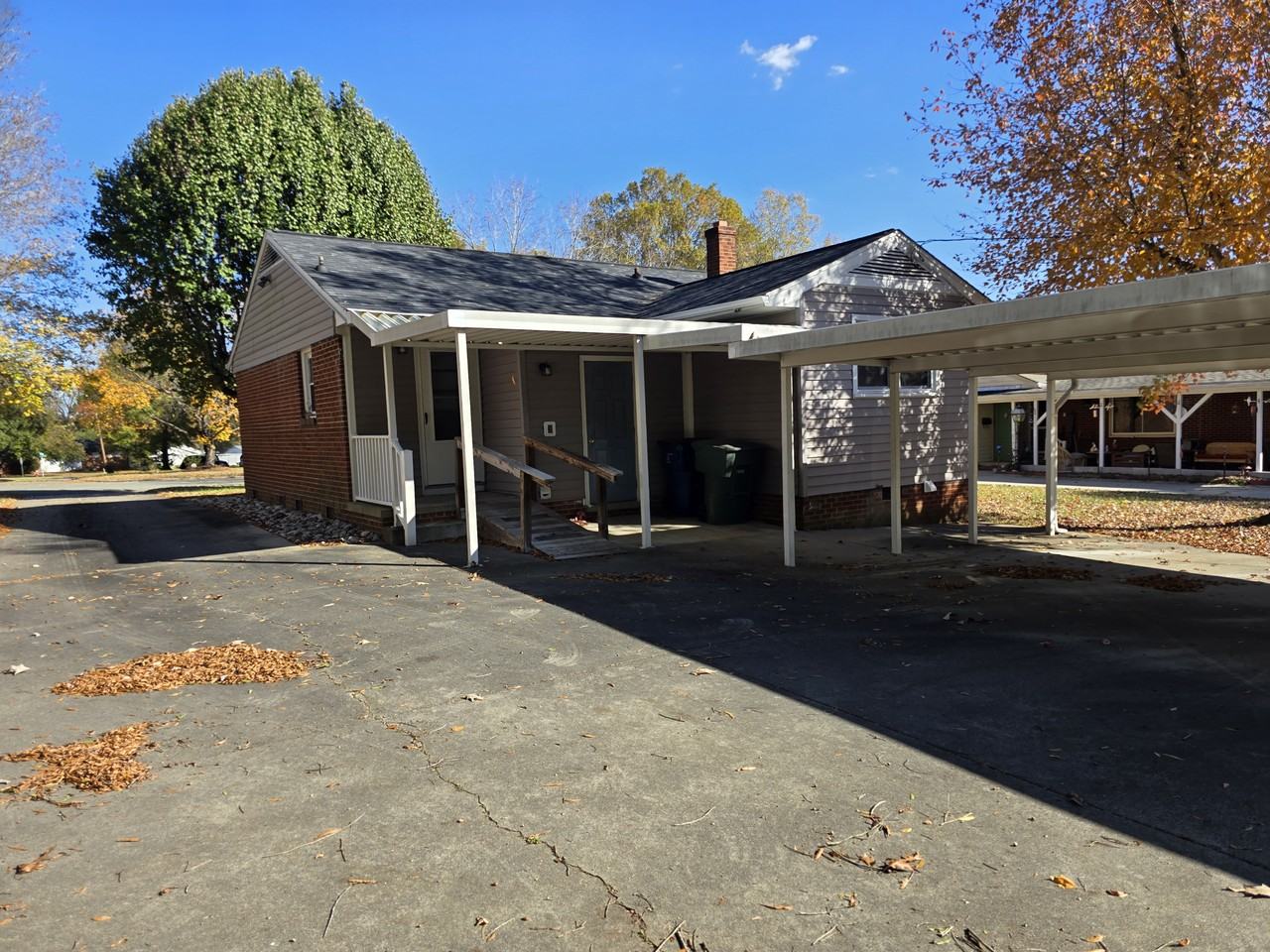 404 Oakgrove Dr - Photo 5 of 15