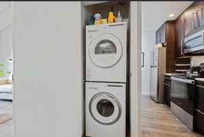 featured image of 965 Miramonte Dr