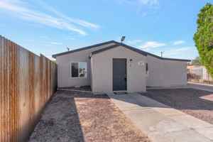 featured image of 207 W Ohio St #1