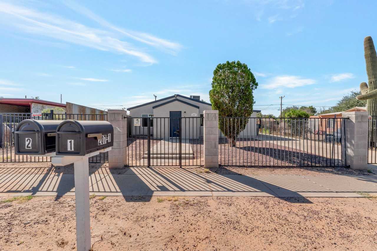 207 W Ohio St #1 - Photo 2 of 27