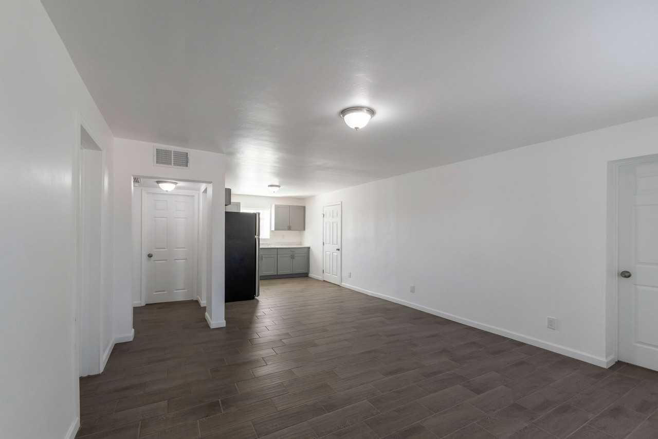 207 W Ohio St #1 - Photo 6 of 27