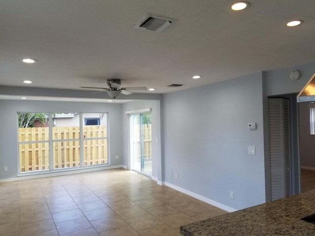 130 West Ocean Drive - Photo 3 of 6