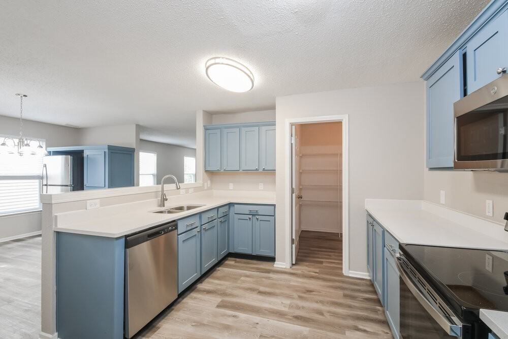 12637 Endurance Dr - Photo 7 of 17