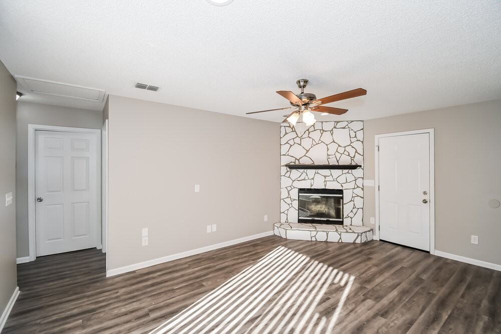 1464 Rose Hill Dr W - Photo 3 of 16