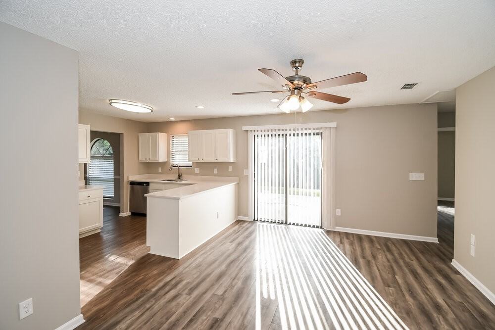 1464 Rose Hill Dr W - Photo 4 of 16