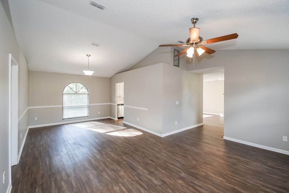 1464 Rose Hill Dr W - Photo 5 of 16