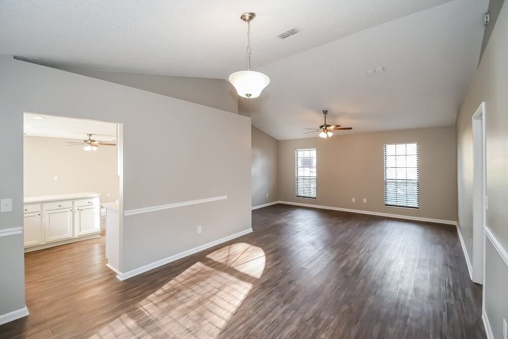 1464 Rose Hill Dr W - Photo 6 of 16