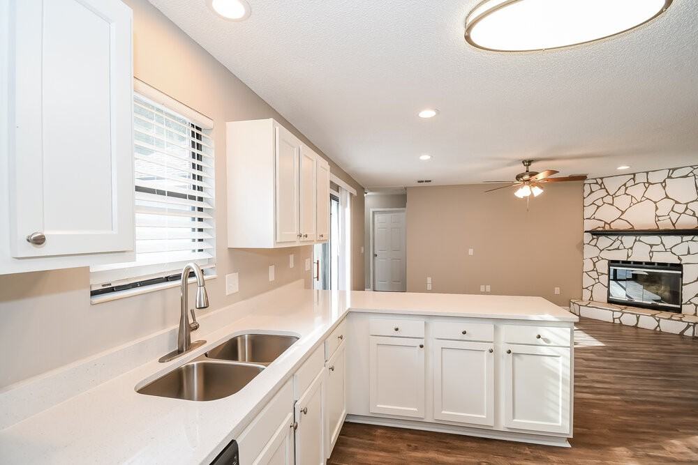 1464 Rose Hill Dr W - Photo 7 of 16