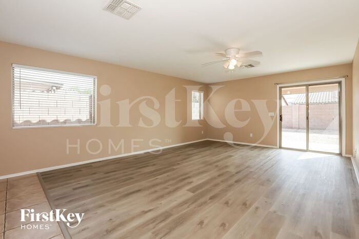 1671 East Maddison Circle - Photo 2 of 19