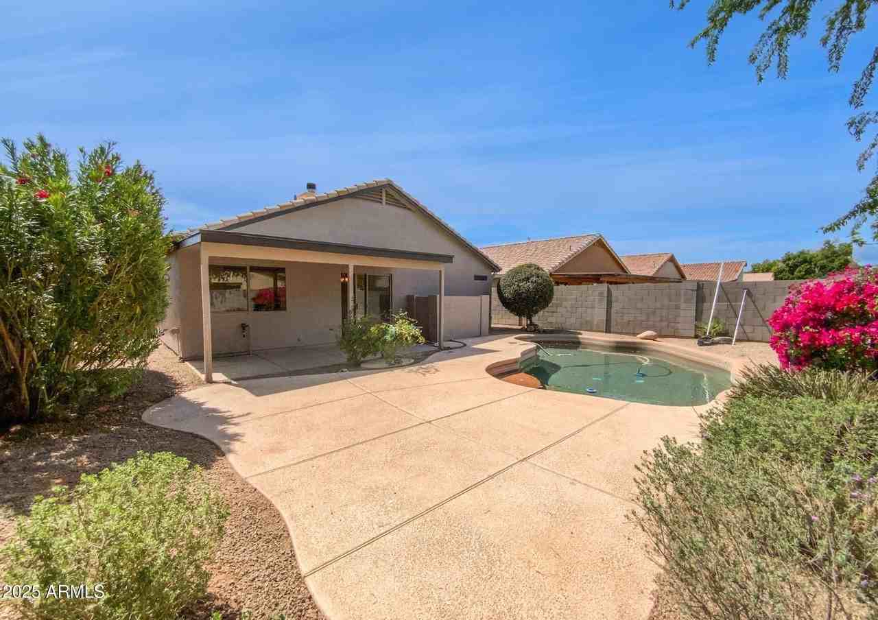 1488 W Page Ave - Photo 2 of 7