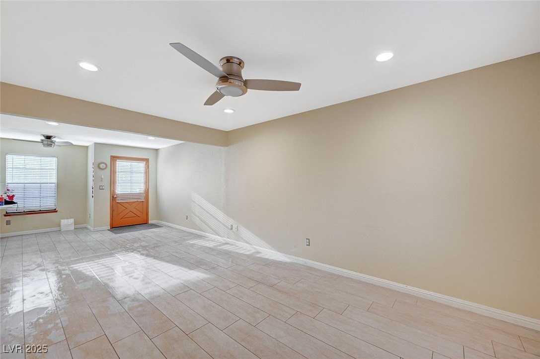 5923 Laredo St - Photo 5 of 31