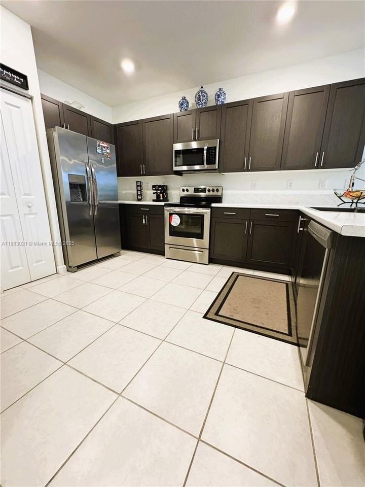 13158 Sw 233rd St - Photo 4 of 41