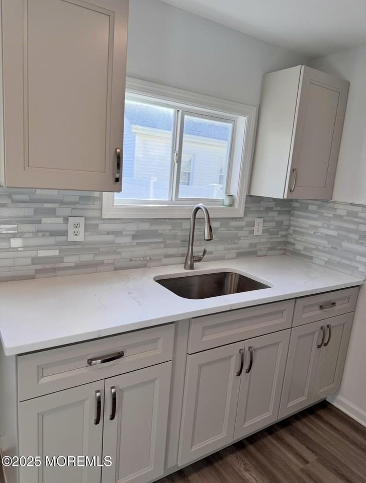 83 Bayside Pkwy - Photo 5 of 30