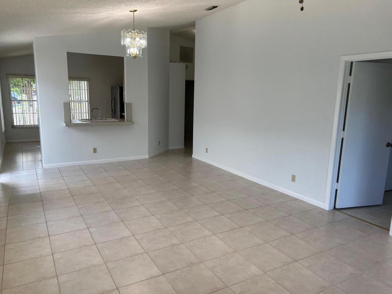 10136 Boynton Place Cir - Photo 6 of 12