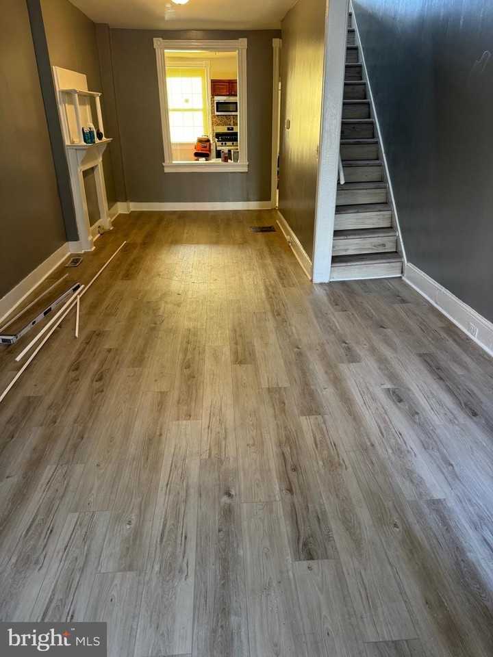 140 S Loudon Ave - Photo 2 of 6