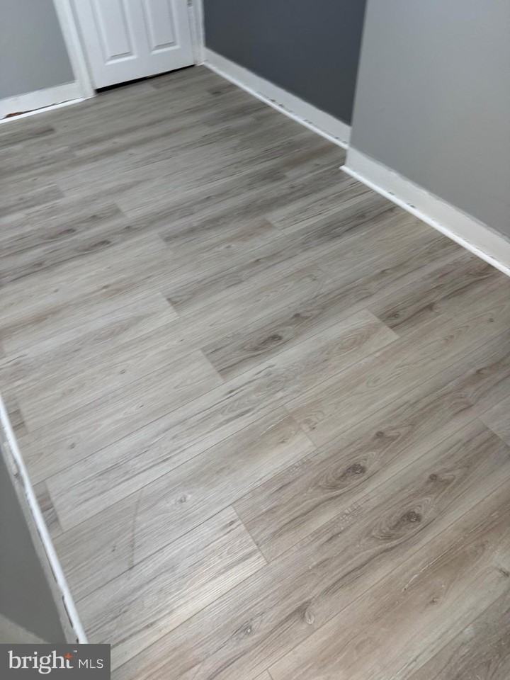 140 S Loudon Ave - Photo 3 of 6