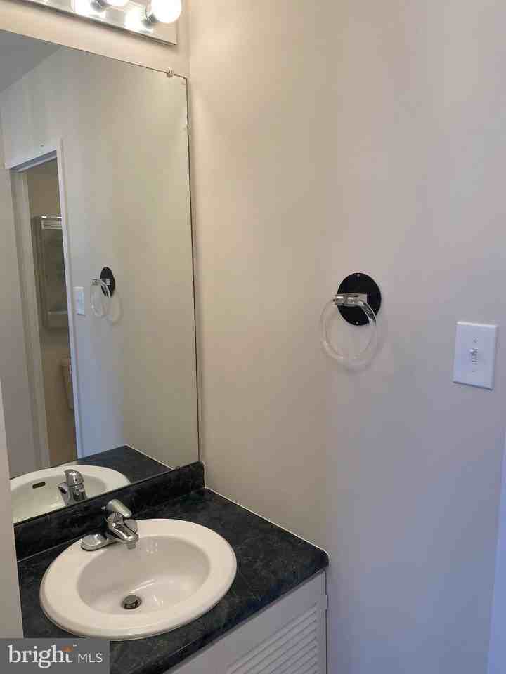 7600 Roosevelt Blvd Apt 909 #909 - Photo 7 of 14