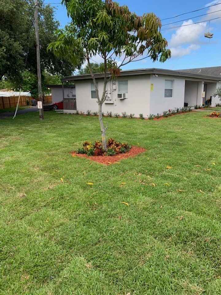 5819 Polk St Hollywood, FL 33021 - Photo 5 of 11