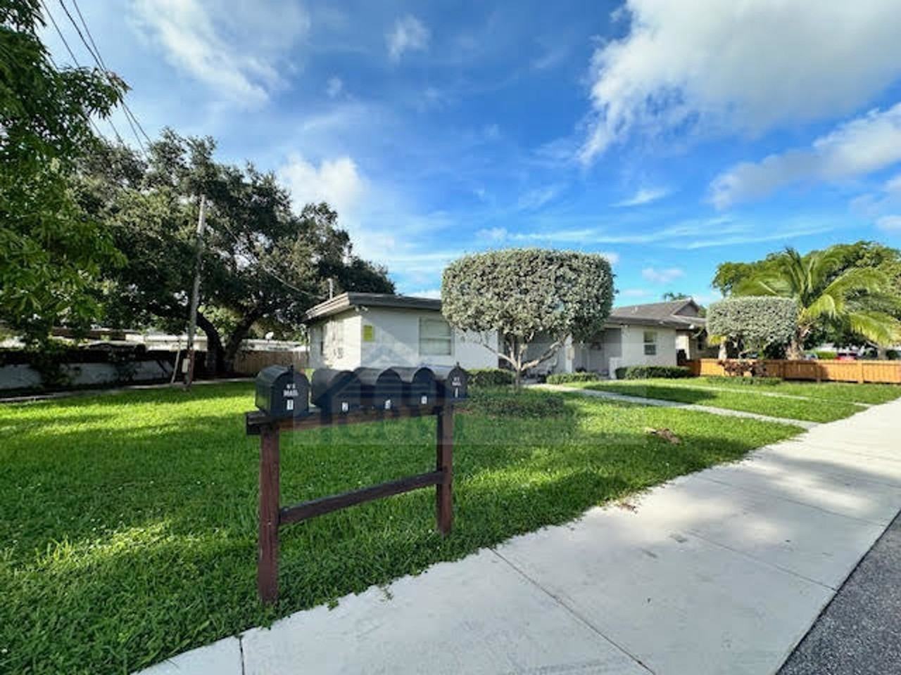 5819 Polk St Hollywood, FL 33021 - Photo 6 of 11