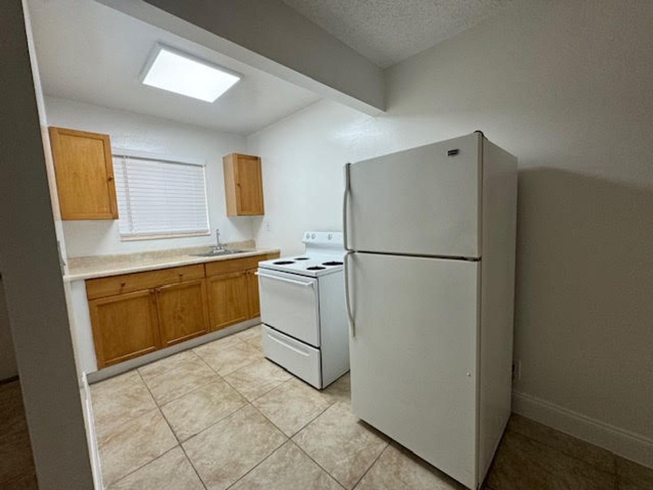 2220 Hayes St - Photo 5 of 8