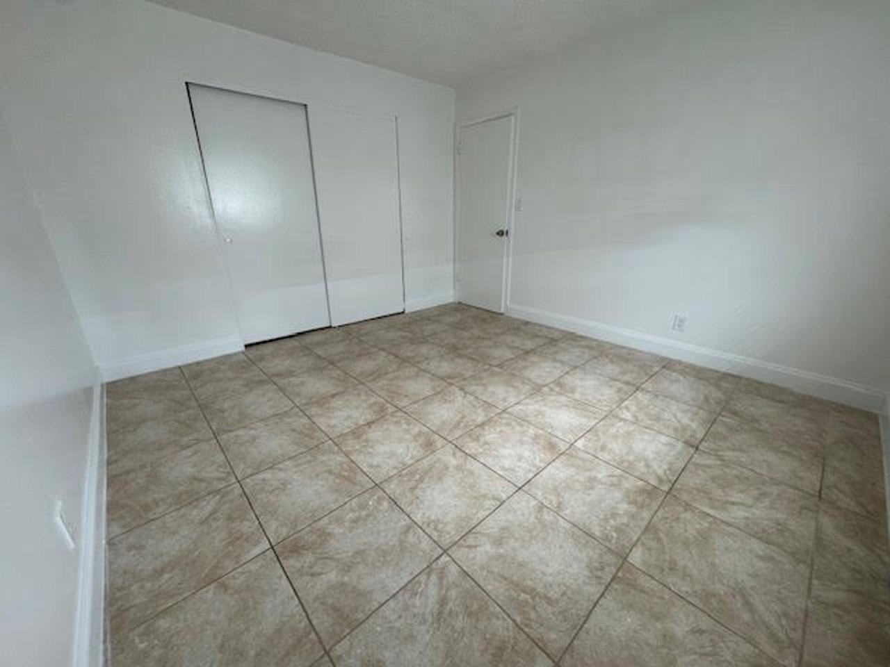 2220 Hayes St - Photo 6 of 8