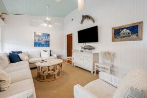 featured image of 911 Debordieu Blvd