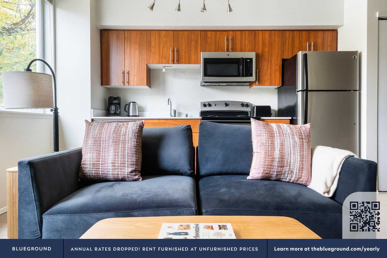 4302 7th Avenue Northeast #915 - Photo 4 of 22