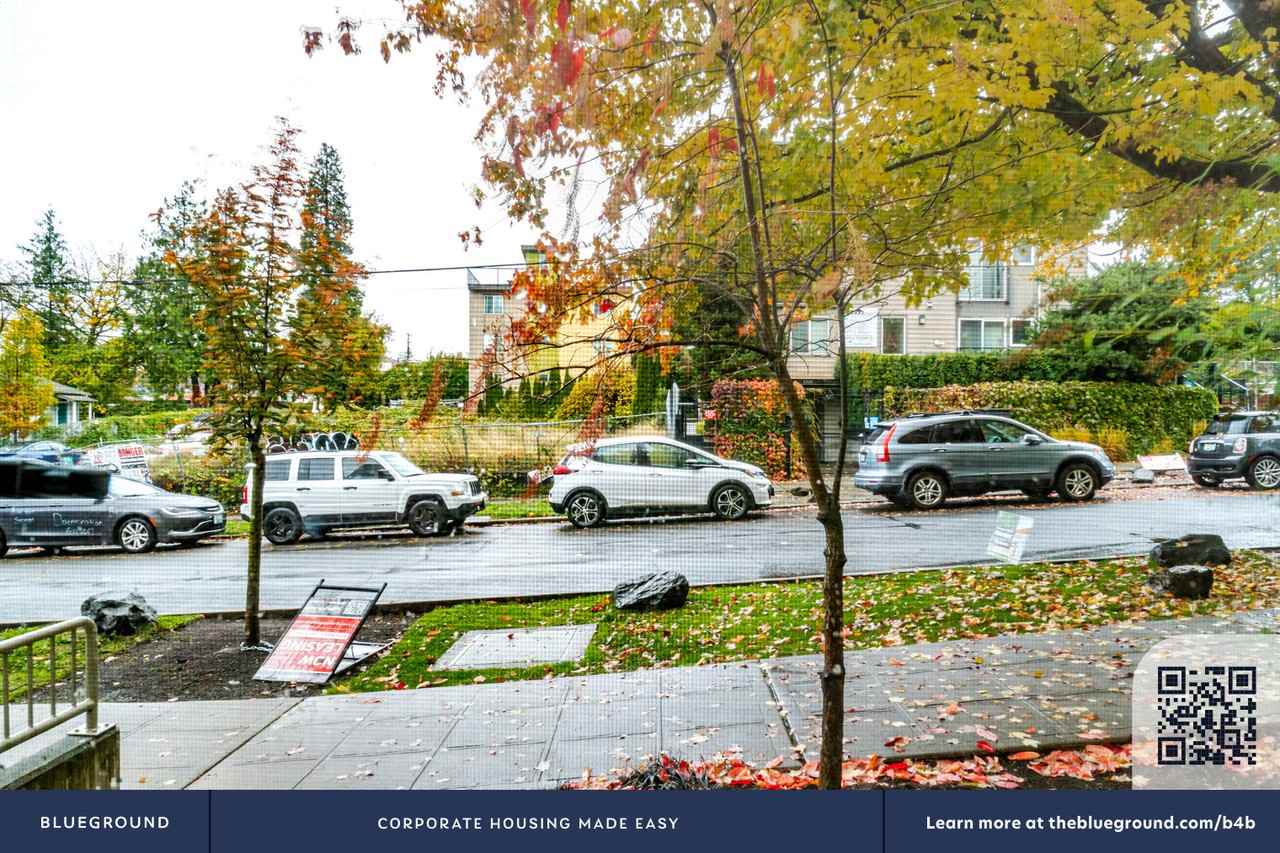 4302 7th Avenue Northeast #915 - Photo 6 of 22