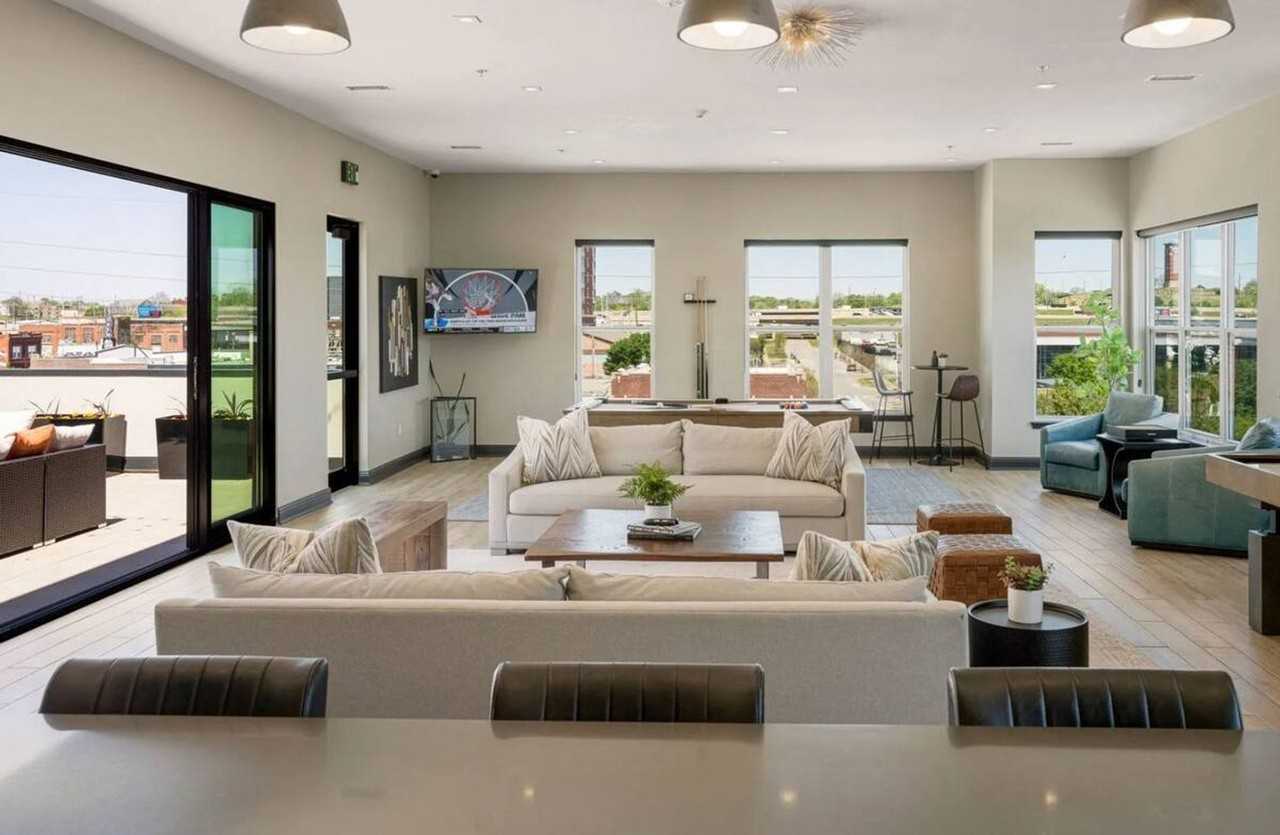 110 N Boston Ave #1317366P - Photo 2 of 33