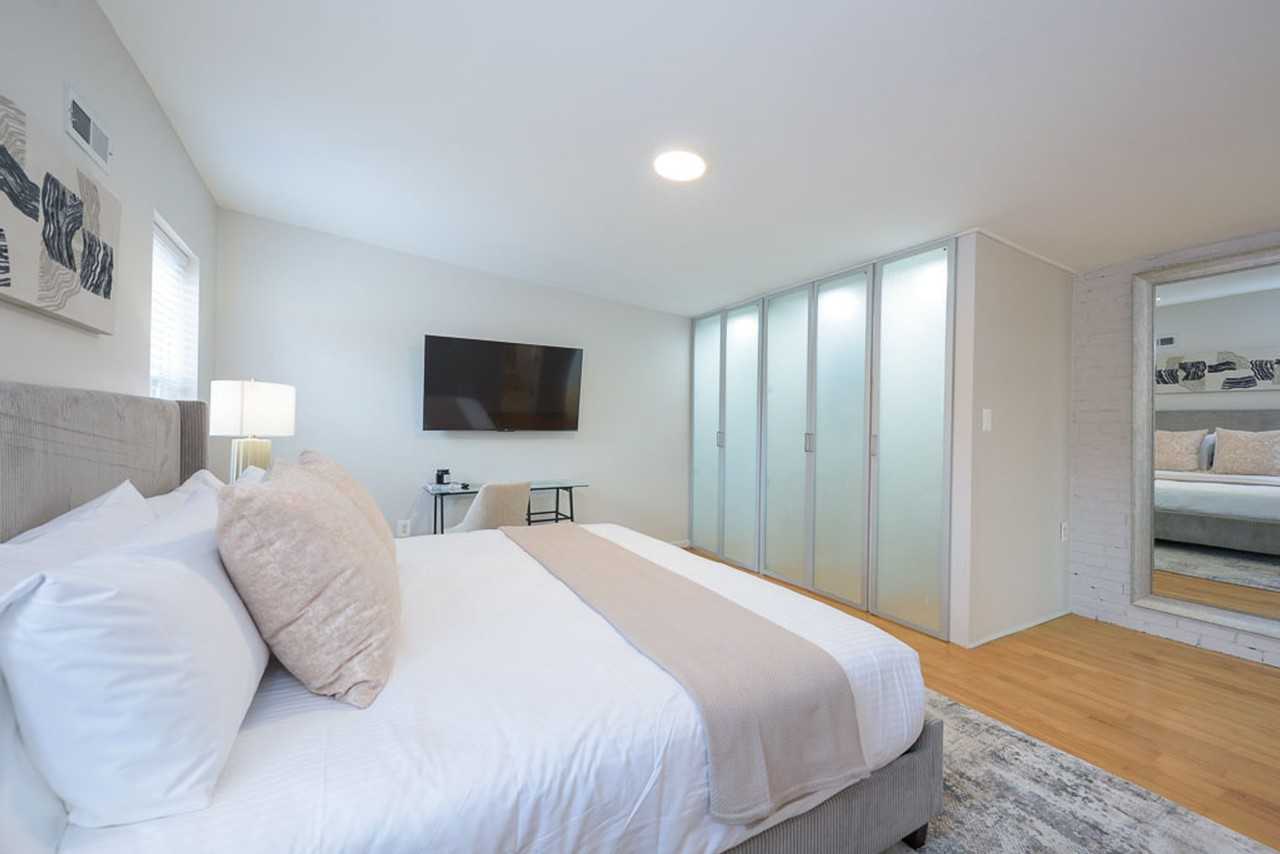 1125 D St Ne #1023956P - Photo 5 of 11