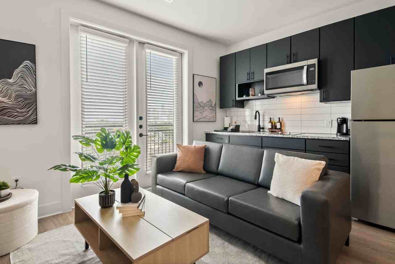 701 Richmond Ave #1335750P - Photo 4 of 44