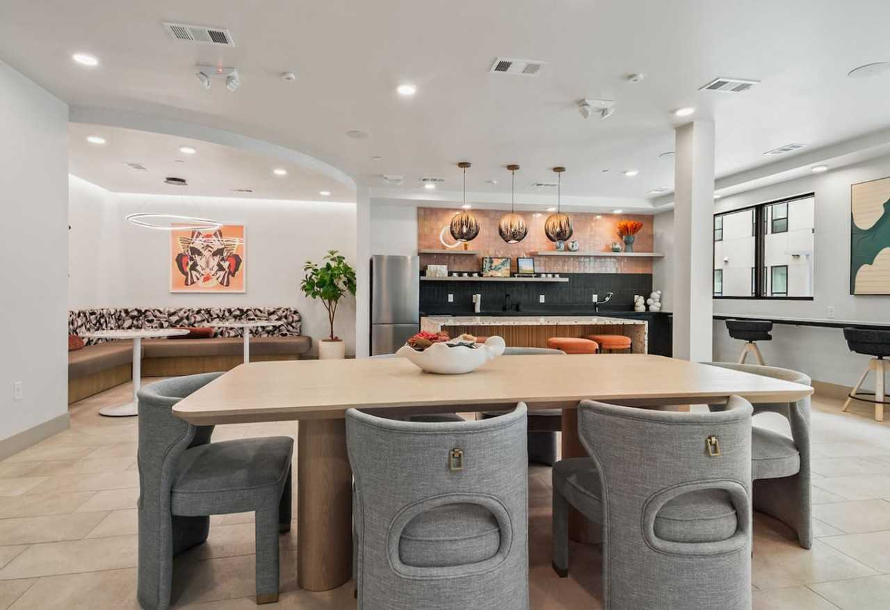 701 Richmond Ave #1335750P - Photo 7 of 44