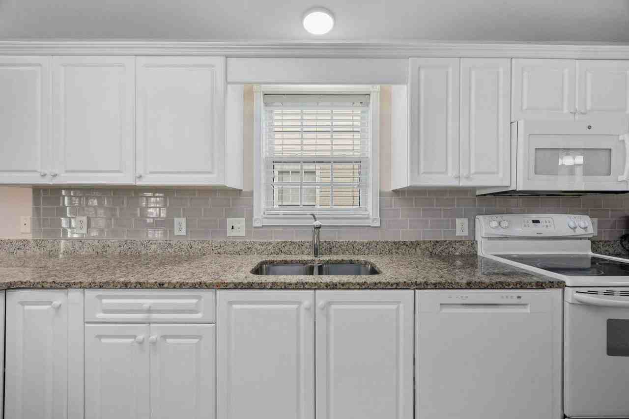 113A S Yaupon Dr #1336808P - Photo 7 of 49