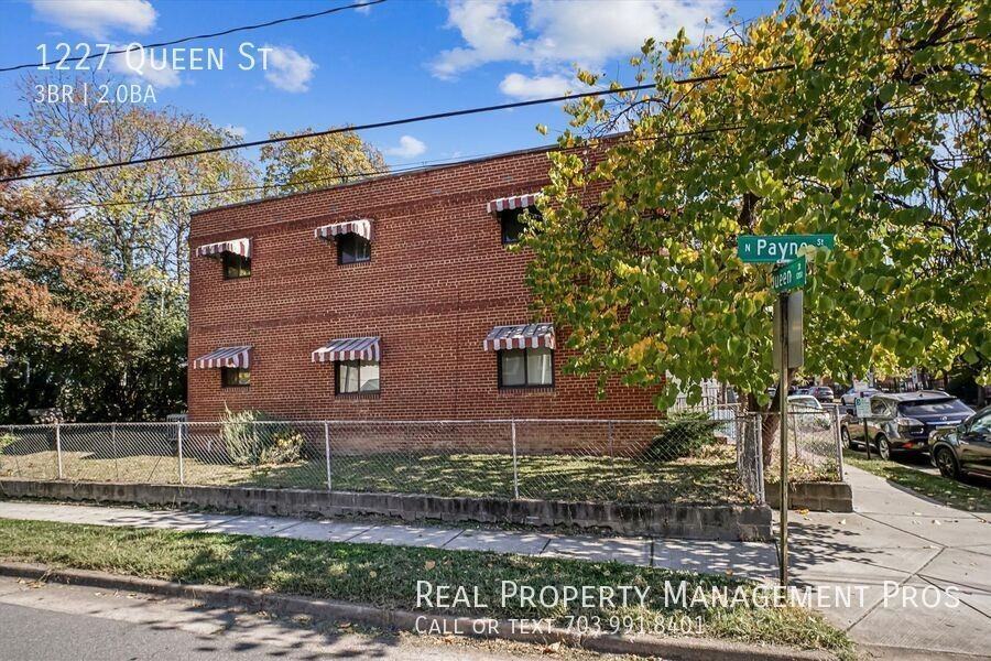 1227 Queen St - Photo 2 of 30