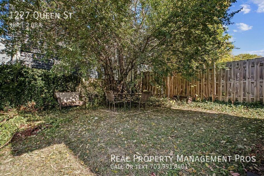 1227 Queen St - Photo 3 of 30