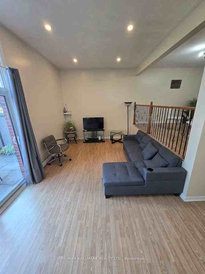 39 John Cabot Way - Photo 3 of 10