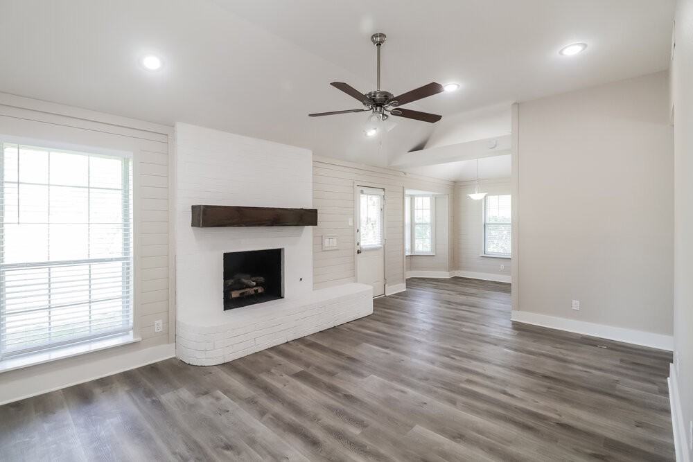 601 E 6th St - Photo 3 of 16