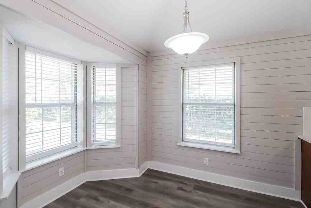 601 E 6th St - Photo 5 of 16