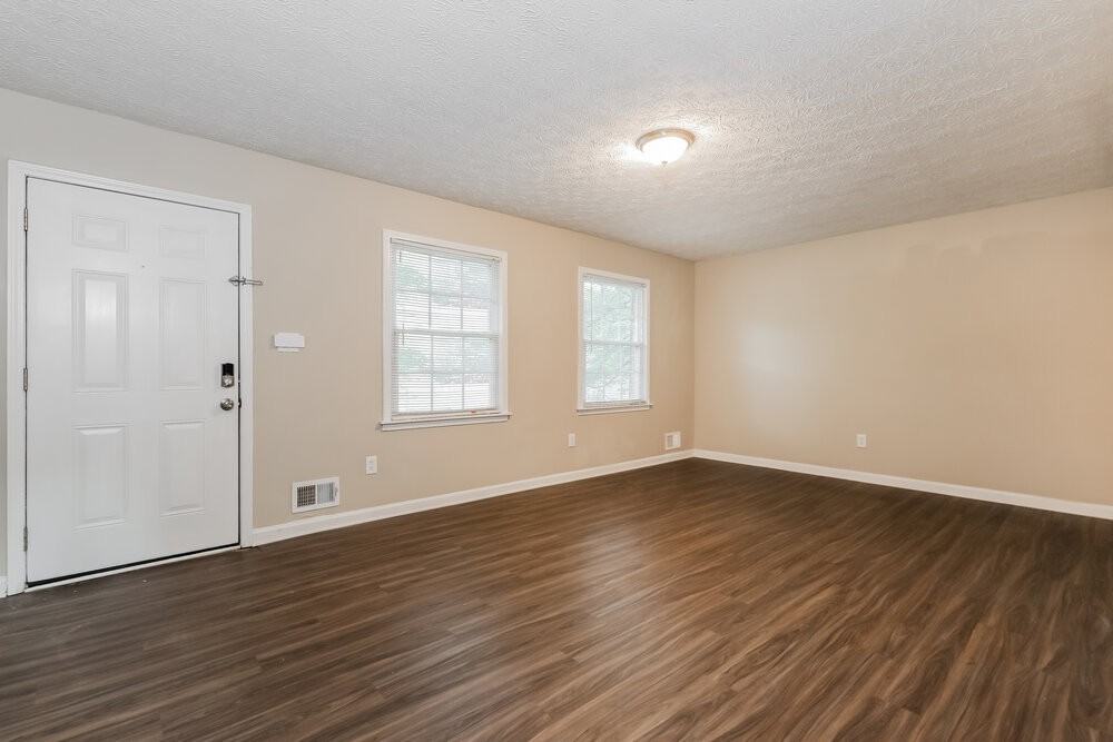 7410 Dexter Dr - Photo 4 of 17